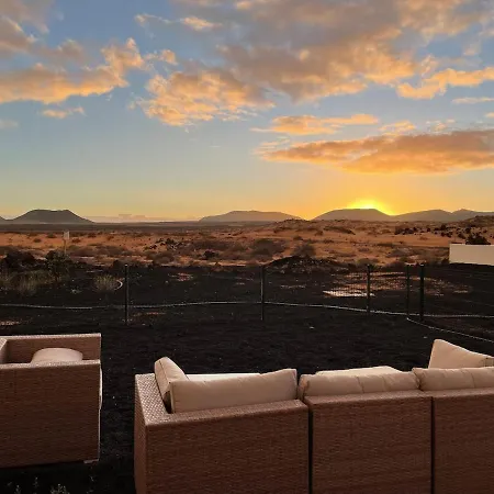Casa Bonheur, Sea And Volcanoes View Villa Majanicho